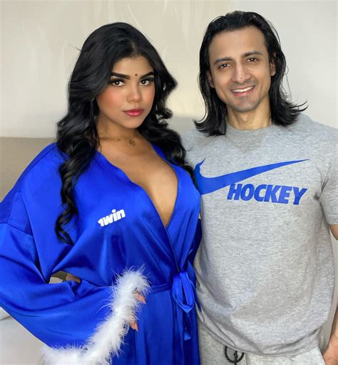 Niks Indian | In a world full of trends, I choose tradition 🙏 . . . #