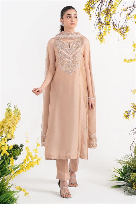 Zubia Zainab . Peachy Dream