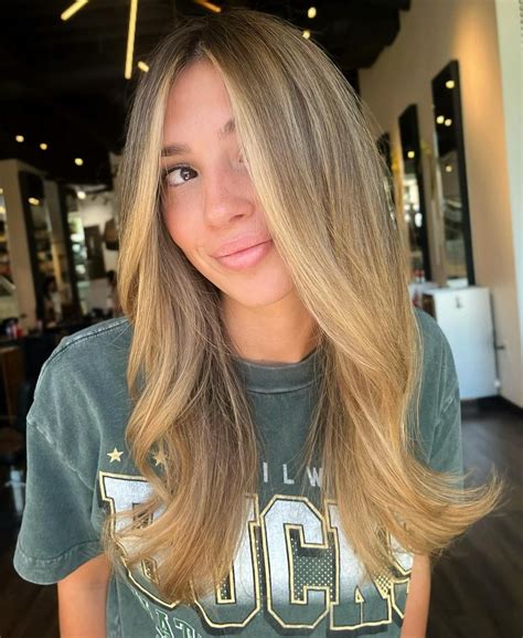 Expect more variations of the classic honey blonde blonde hair 2