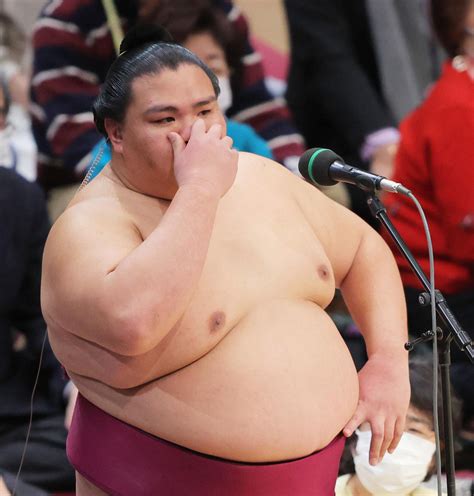 御嶽海の母マルガリータさん「感動」2年ぶり本場所観戦 朝送ったメール - 大相撲写真ニュース : 日刊スポーツ
