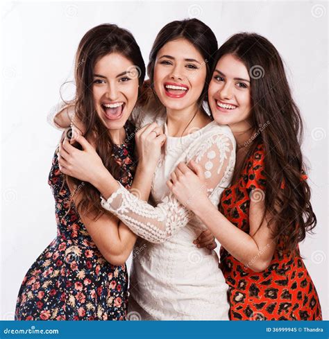 Groupe De Trois Sexy, Belles Jeunes Femmes Heureuses. Image stock