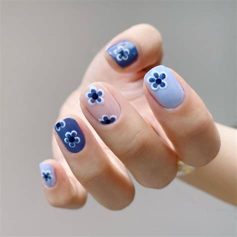 25 Floral Nail Designs That Are On-Trend for 2021 | Who What Wear