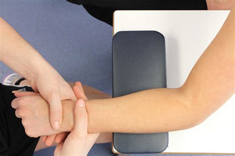 Signs Of A Broken Wrist In A Child - What signs should parents be