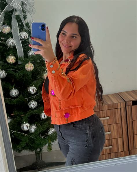 Karla Escalante | Ame mi chaqueta nueva 🫶🏻🥺💜🧡 | Instagram
