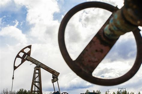 Brent price falls below $64 per barrel | Report.az