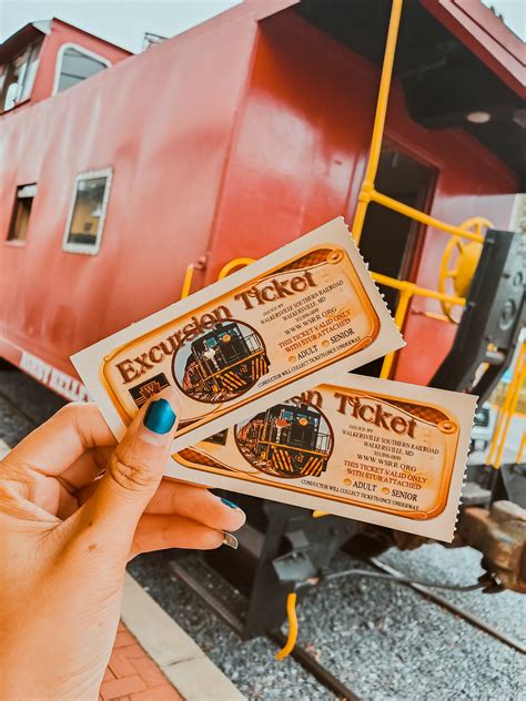 Take A Ride On This Fall Foliage Train In Maryland - On the Move With