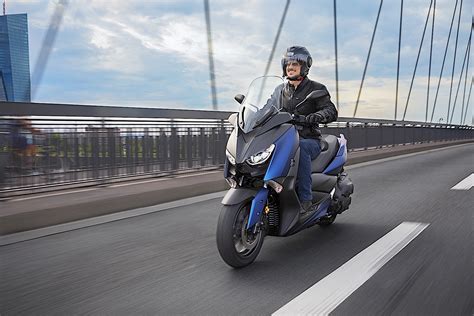 2018 Yamaha X-MAX 400 Brings New Style And Features - autoevolution