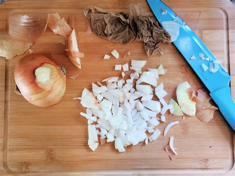 how to cut onions without crying 6