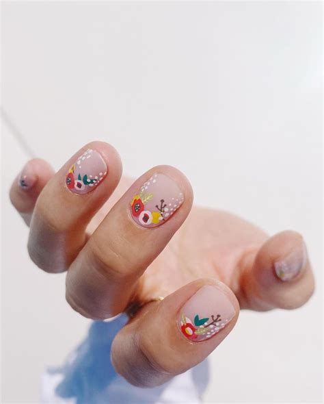 25 Floral Nail Designs That Are On-Trend for 2021 | Who What Wear