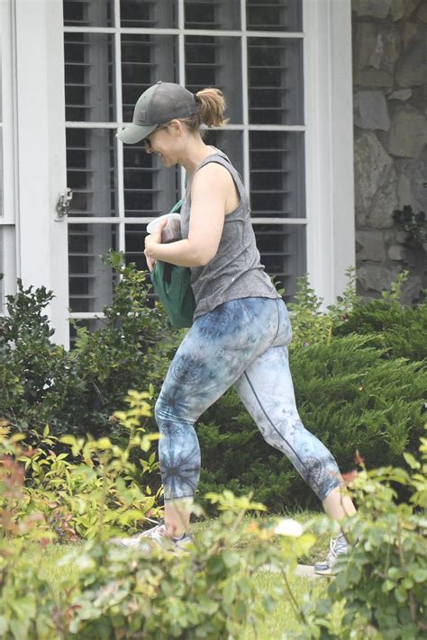 'Smallville' star Allison Mack spotted without ankle monitor after