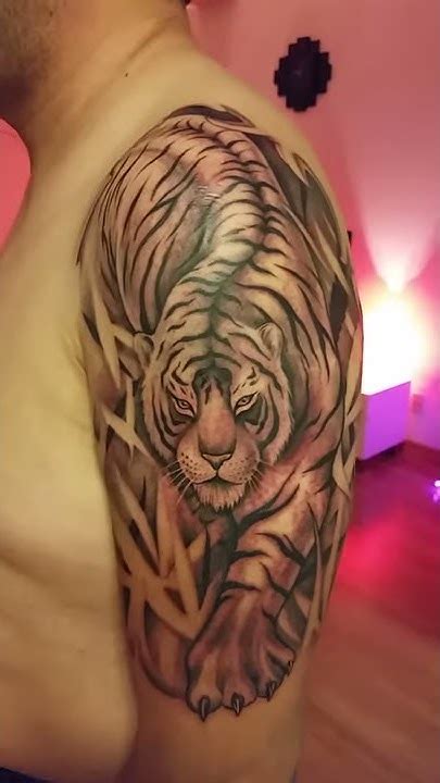 Badral's tattoo. Shivees tattoo shiwees tiger Badral Mongolia - YouTube