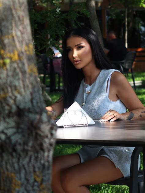 Xheneta Fetahu (@xhennetafetahuu) • Instagram photos and videos