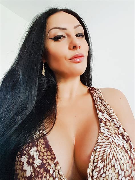 Ezada Sinn on Twitter: "For My fan from the UK who bought several clips