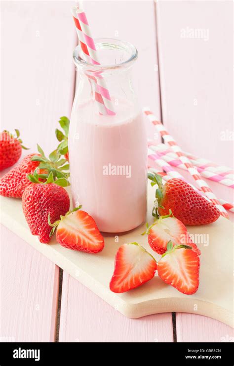 Strawberry Milk Shake Stock Photo - Alamy