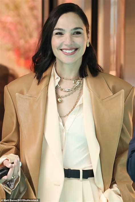 Gal Gadot looks lovely in elegant outfit – Best Tattoo Zone