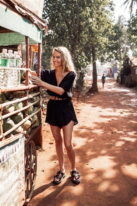 Hippie travel blog Rachel Jones - Bloggers Fame