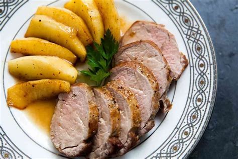 Свиная вырезка с яблоками - Кулинарный рецепт на 1cookit.com