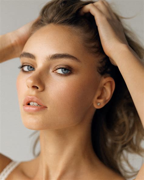 Arina :: Behance