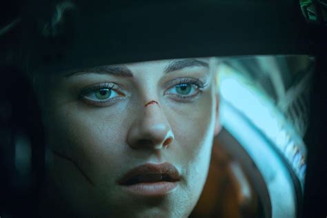 Review: Kristen Stewart can't save 'Underwater' from sinking | WZTV