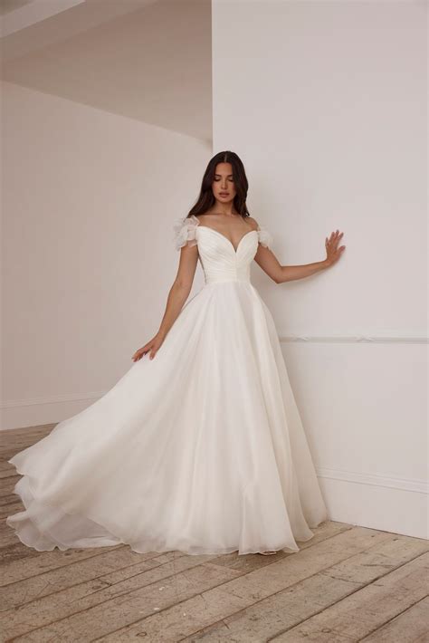 Begonia wedding dress 60 photos - Vianawedding.com