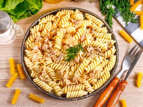 Макароны с консервированной горбушей — рецепт с фото пошагово
