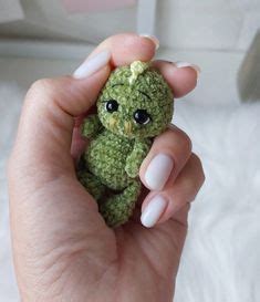 Дракончик мини крючком из плюшевой пряжи | Crochet patterns, Free ...