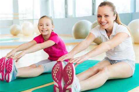 Sporty Mother and Daughter. Stock Image - Image of clothing, activity ...