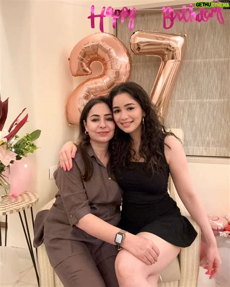 Actress Sara Tendulkar HD Photos and Wallpapers October 2024 | Gethu Cinema