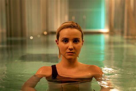 Em 'The Girlfriend Experience', atriz brasileira interpreta prostituta