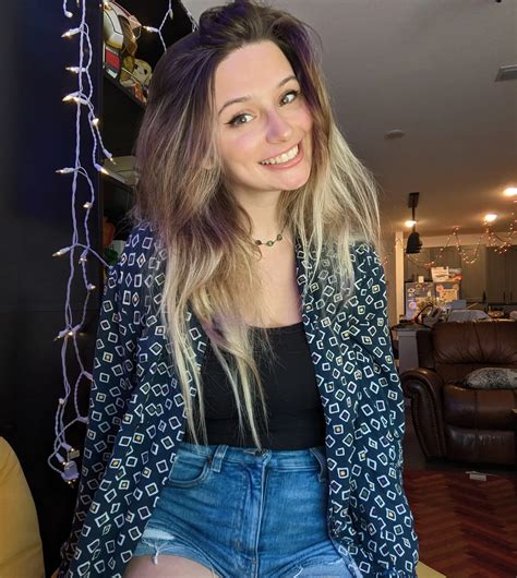 Katerino | Who has two thumbs and writes fanfiction about Steve from