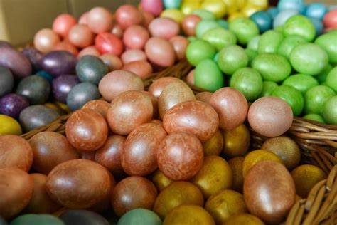 Как красиво покрасить яйца на Пасху в домашних условиях: 6 способов ...