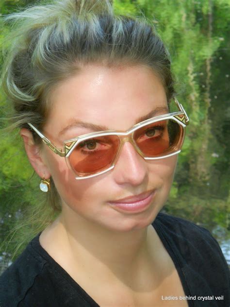 Lovely ladies behind crystal veil: Sandra 240