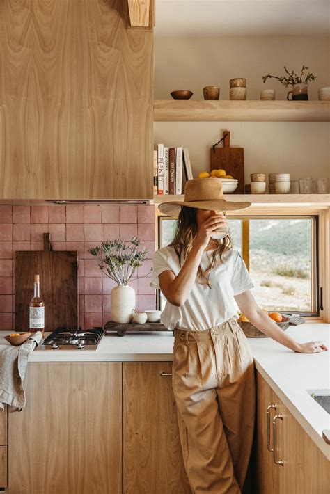 Phone-Free Morning Routine: Benefits + How to Start