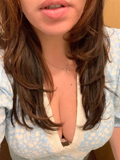 Magic in the motion 🥰 : r/downblouse