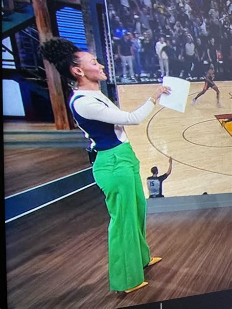 Malika Andrews : r/CurvyNewsWomen