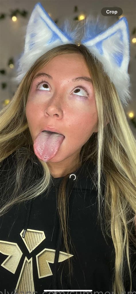 Her breath STANK white ass tongue : r/whitetonguefetish