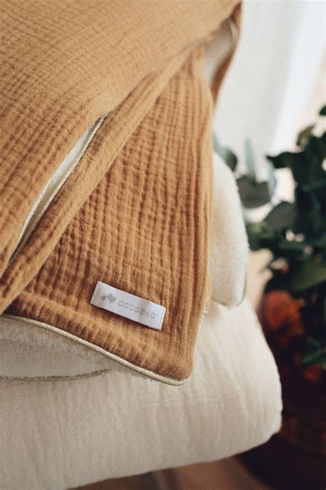 Couverture plaid cocoon | Baby quilts, Blanket diy, Linen fashion
