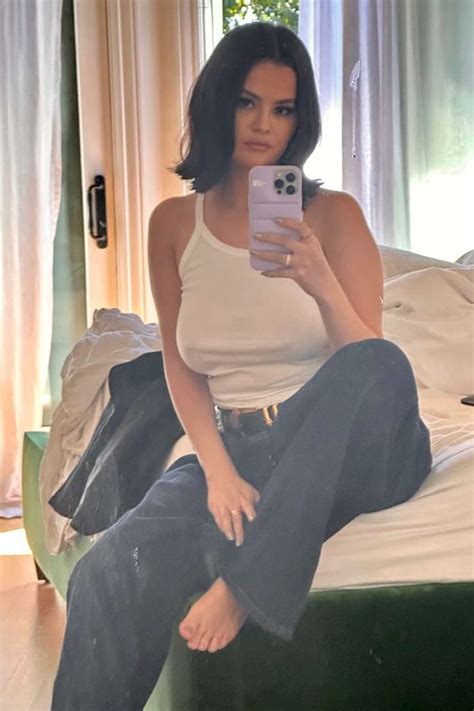 Selena Gomez Shares Casual-Yet-Sultry Selfie: Photo