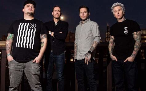 mest le groupe pop punk de retour avec   single  upside