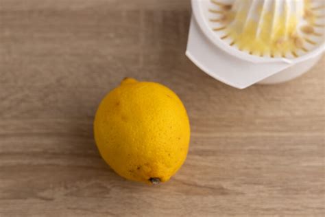 3 Simple Signs To Avoid Rotten Lemon Juice