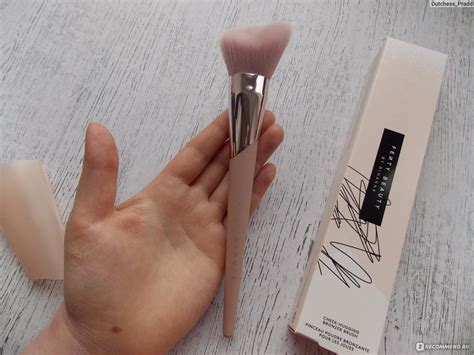 Кисть для контурирования Fenty Beauty Cheek-Hugging Bronzer Brush 190 ...