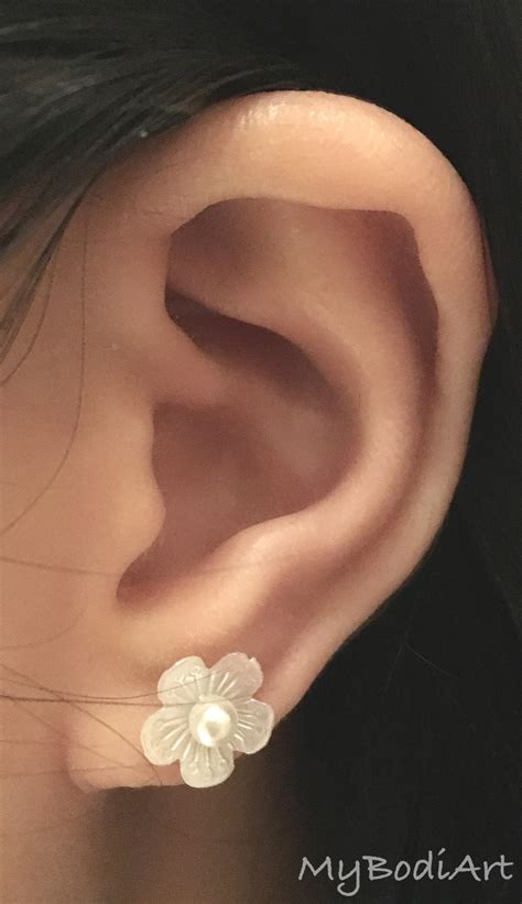 Daffy Pearl Flower Ear Piercing Studs Cartilage Earring Lobe Studs ...