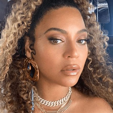 Cute Light Skin Girls With Curly Hair