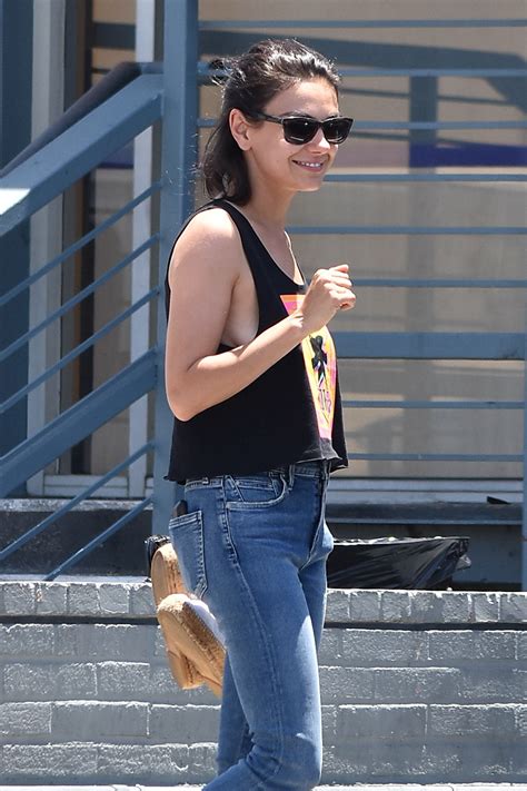 Mila Kunis sideboob : Celebs