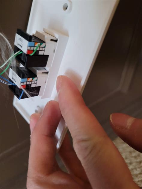 wiring - What are these outlets, and can they be used to connect