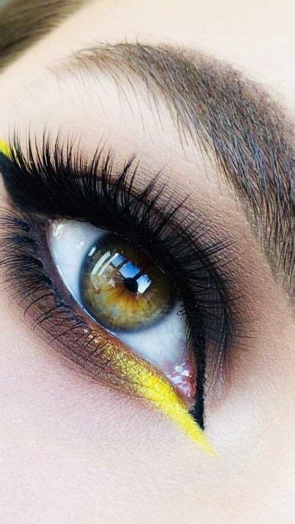 Neon eyes: An immersive guide by Top Model's Guide