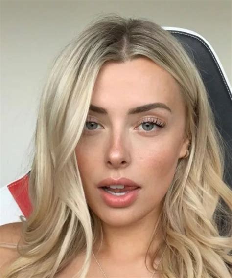 Corinna Kopf Bio, Age, Boyfriend, Career