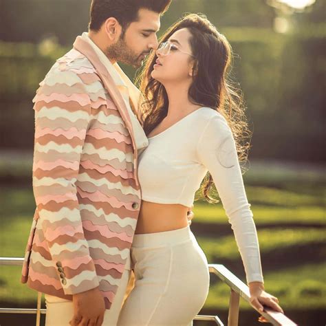 Download Romantic Bollywood Sexy Couple Picture | Wallpapers.com