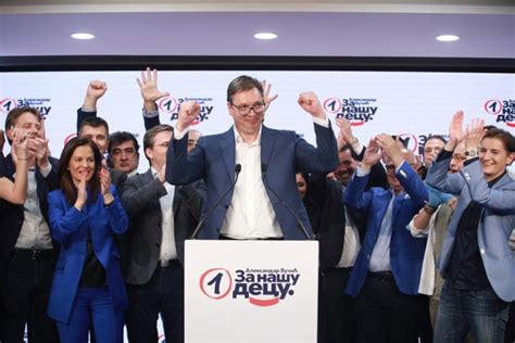 Vučić i huligani – pakt koji traje godinama | СРБИН.инфо