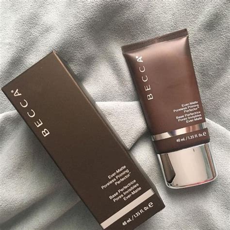 Fit Me Matte & Poreless Foundation in Pakistan